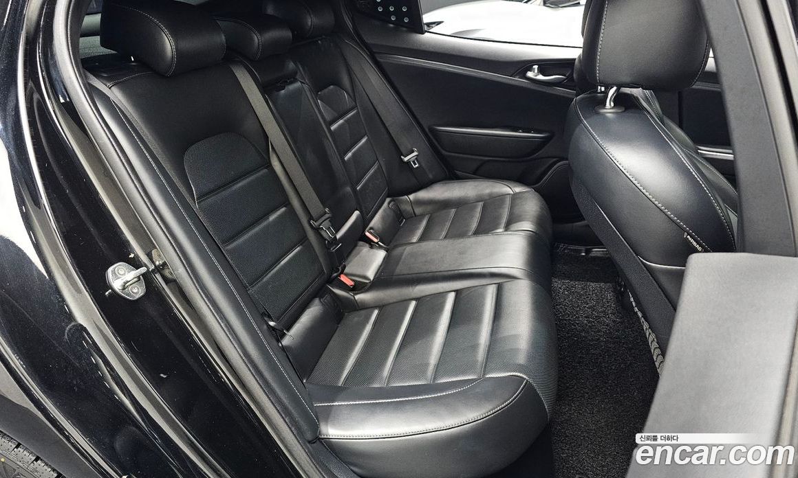Kia Stinger фото 11