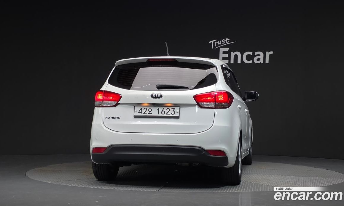 Kia Carens 3rd Gen фото 4