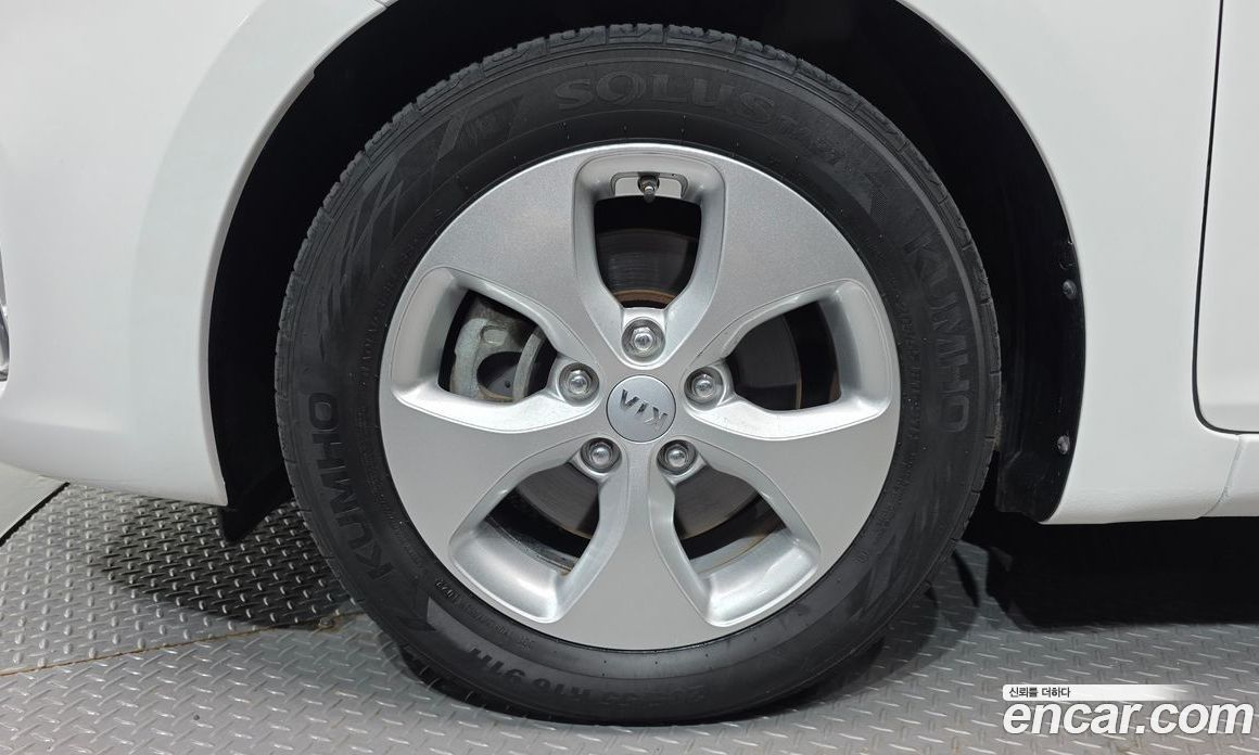 Kia Carens 3rd Gen фото 5