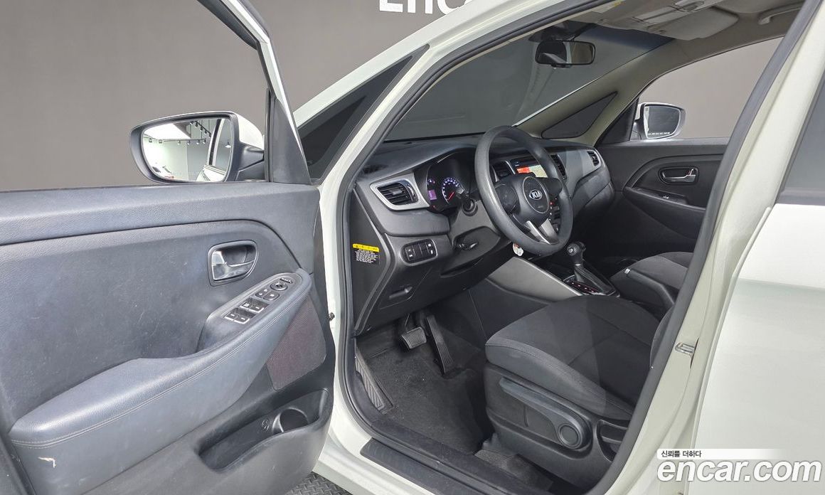 Kia Carens 3rd Gen фото 11