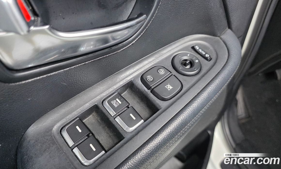 Kia Carens 3rd Gen фото 12