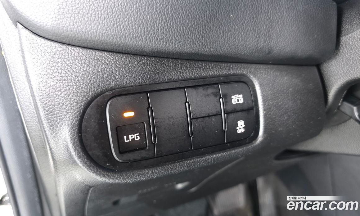Kia Carens 3rd Gen фото 13
