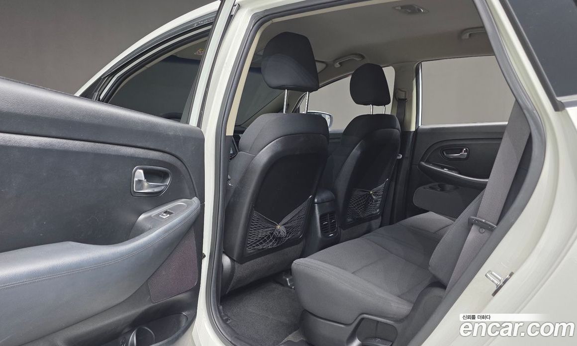 Kia Carens 3rd Gen фото 18