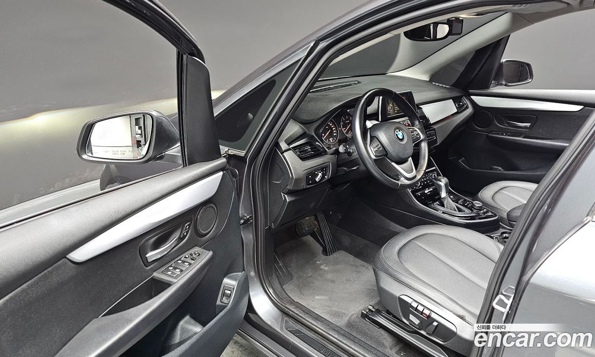 BMW 2-Series (F45) фото 12