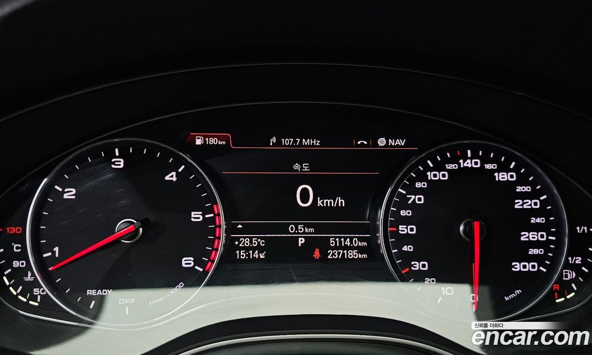 Audi A6 (C7) фото 8