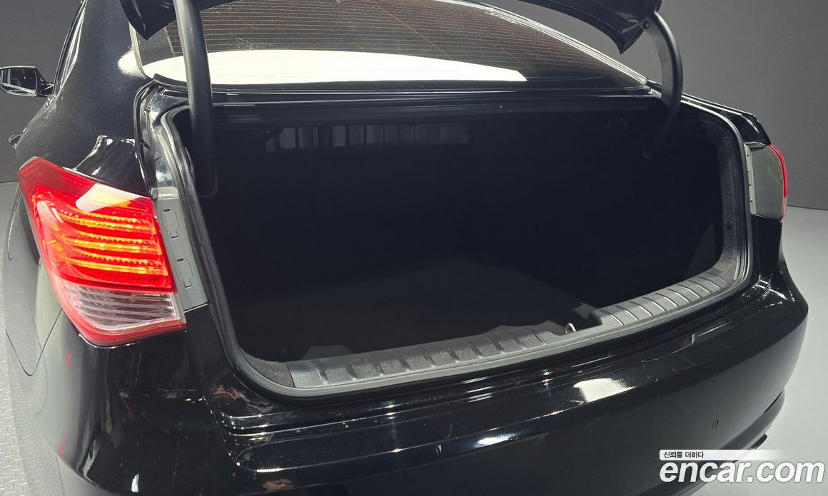 Hyundai i40 Saloon фото 19