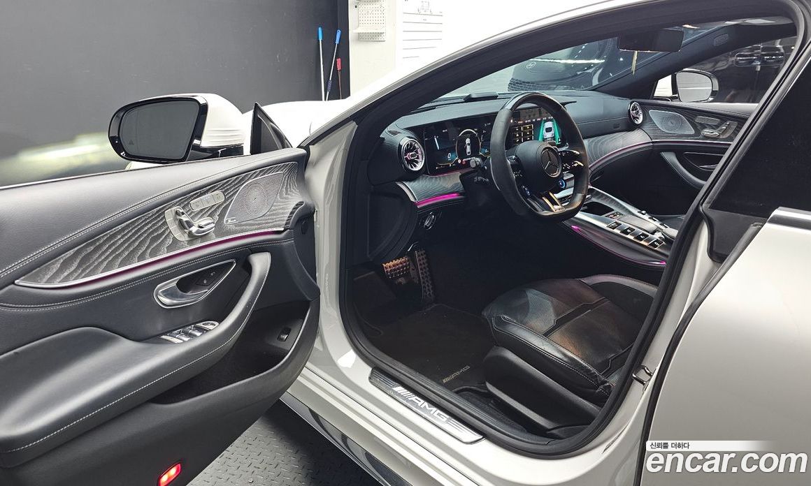 Mercedes-Benz AMG GT фото 10