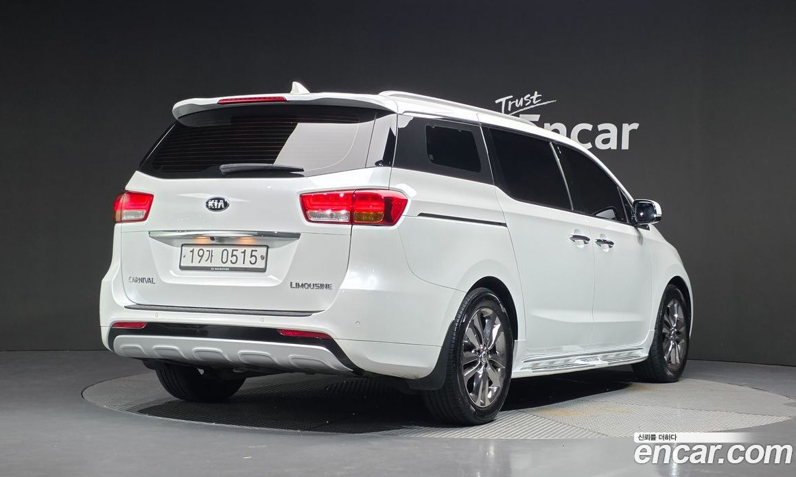 Kia Carnival 3rd Gen фото 2