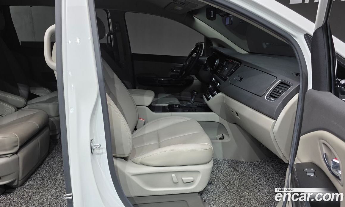 Kia Carnival 3rd Gen фото 10