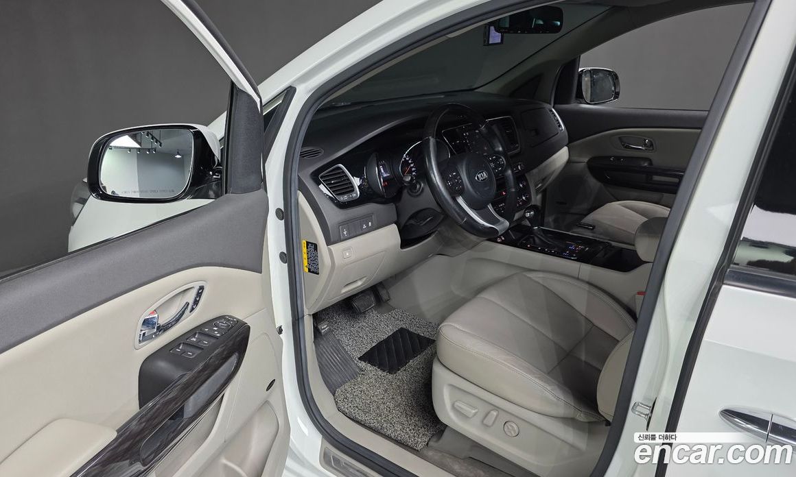 Kia Carnival 3rd Gen фото 11