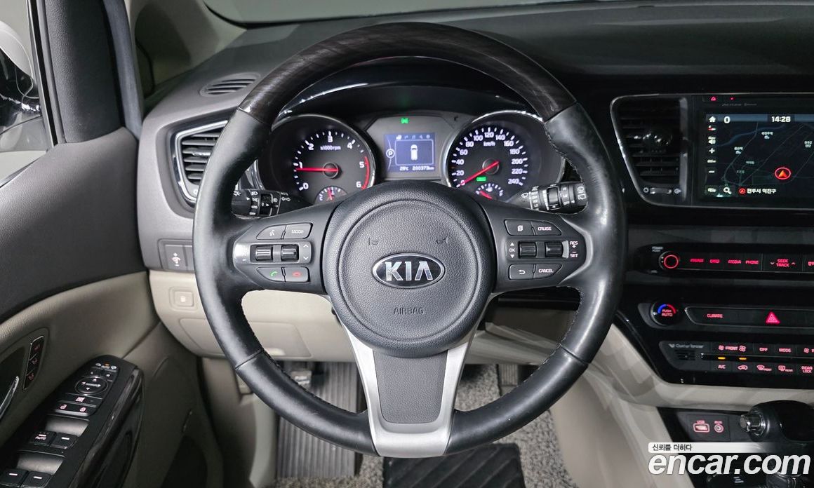 Kia Carnival 3rd Gen фото 14