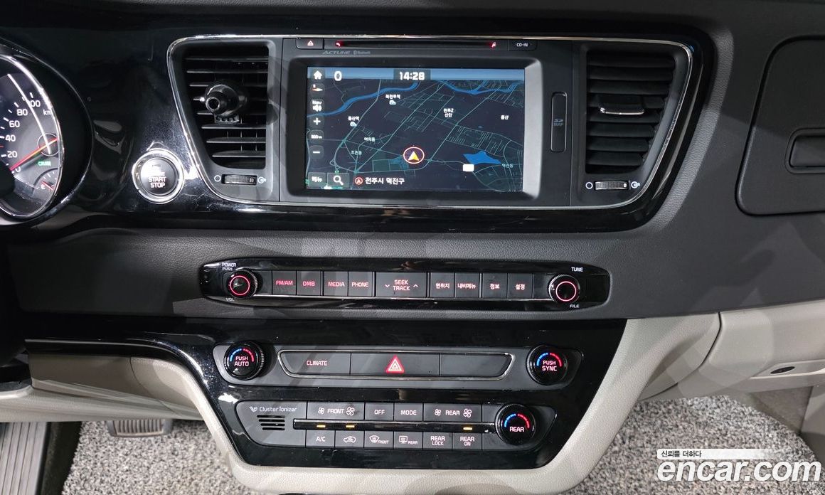 Kia Carnival 3rd Gen фото 15