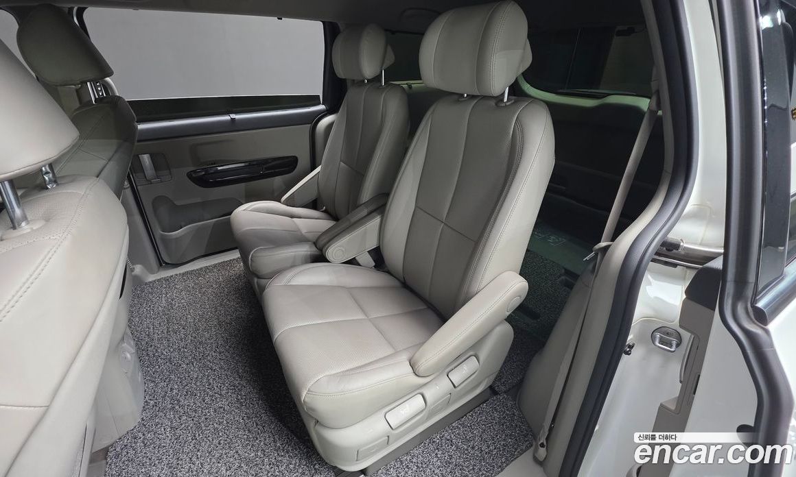 Kia Carnival 3rd Gen фото 17