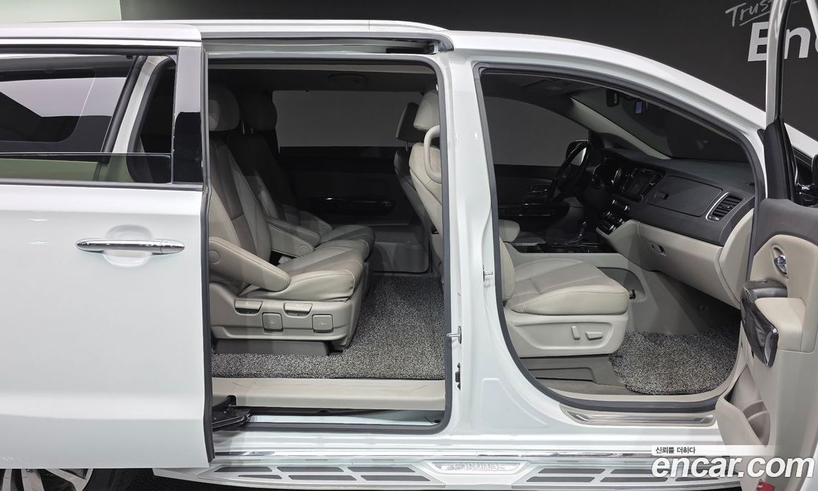 Kia Carnival 3rd Gen фото 18