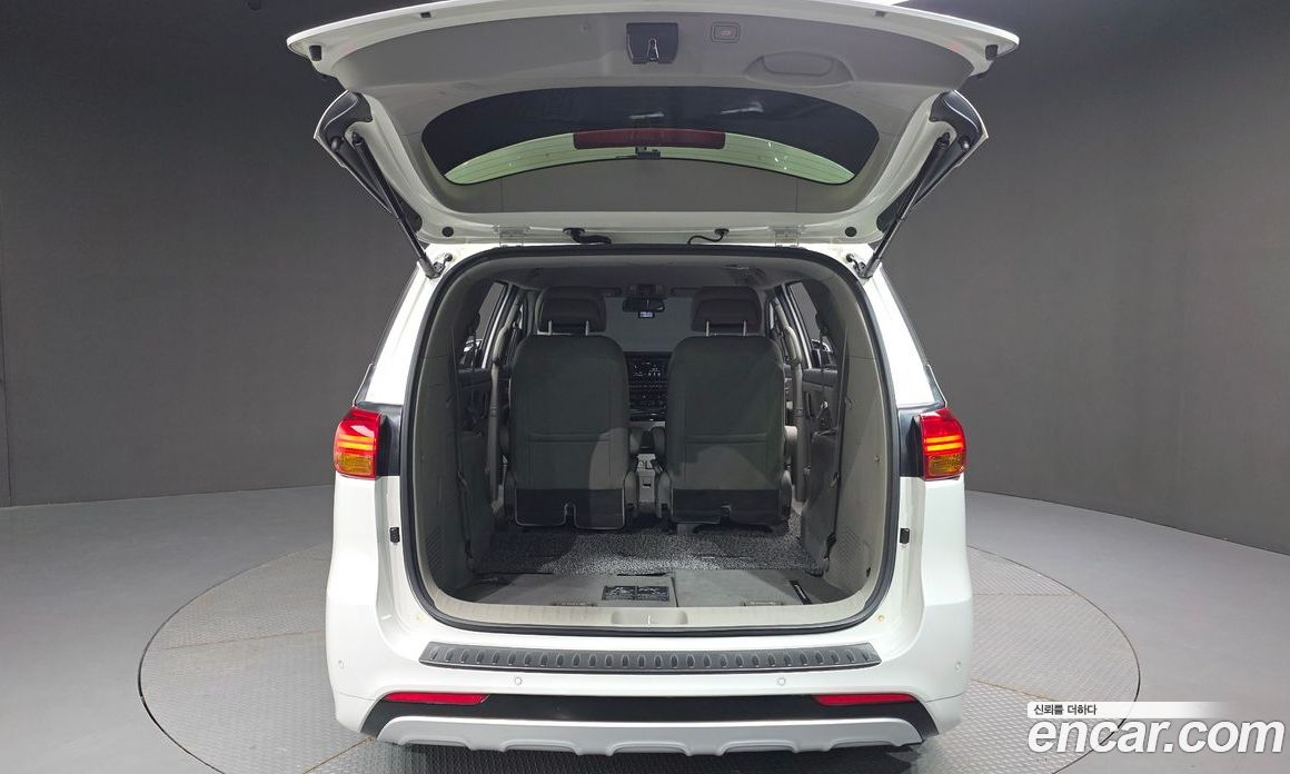 Kia Carnival 3rd Gen фото 20