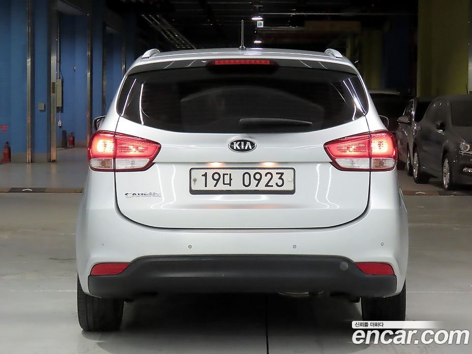 Kia Carens 3rd Gen фото 3