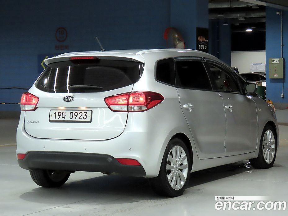 Kia Carens 3rd Gen фото 4