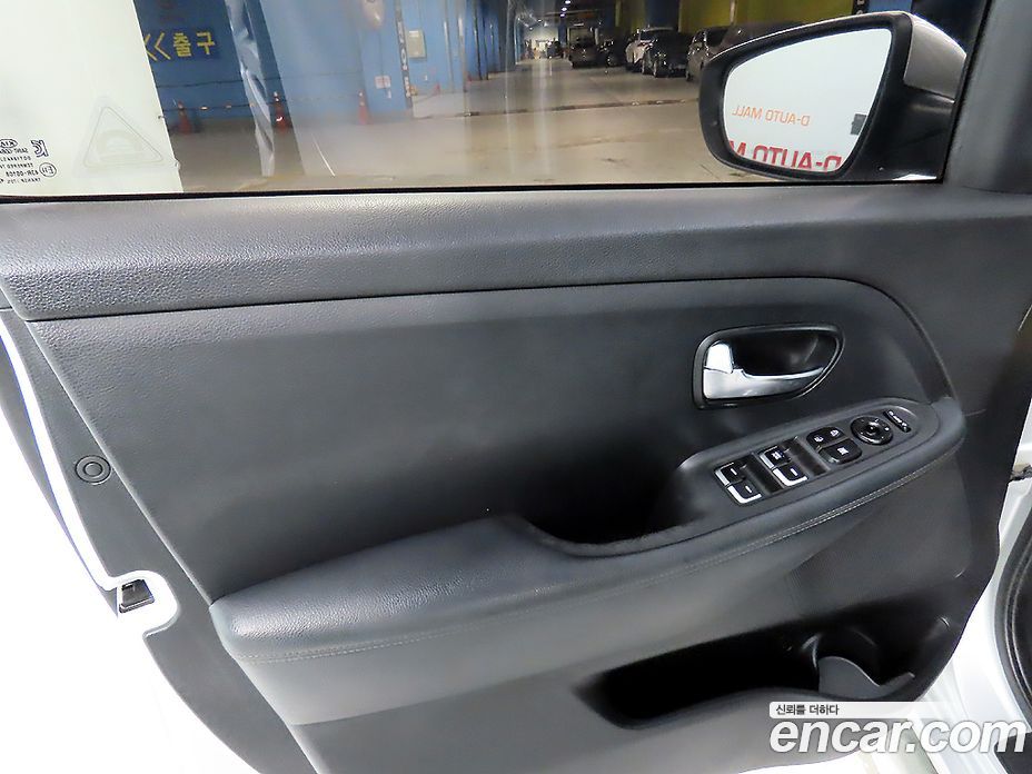 Kia Carens 3rd Gen фото 6