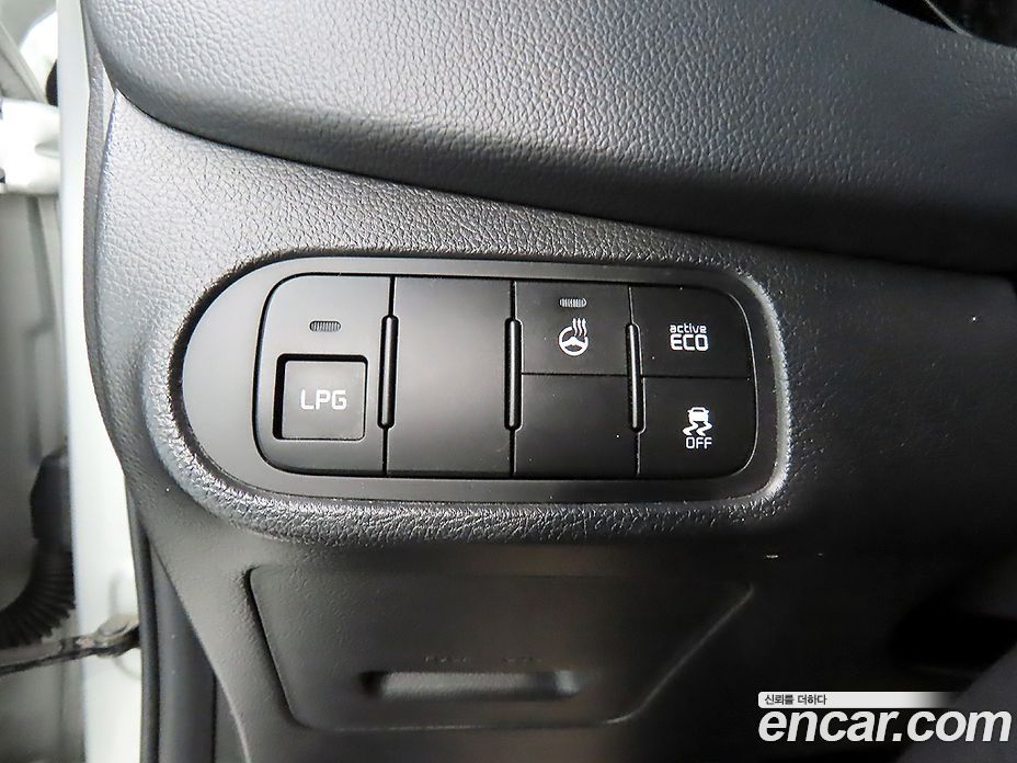 Kia Carens 3rd Gen фото 7