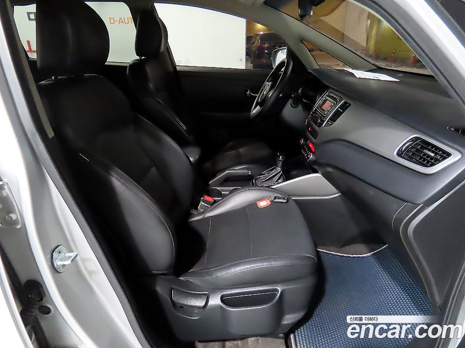 Kia Carens 3rd Gen фото 16