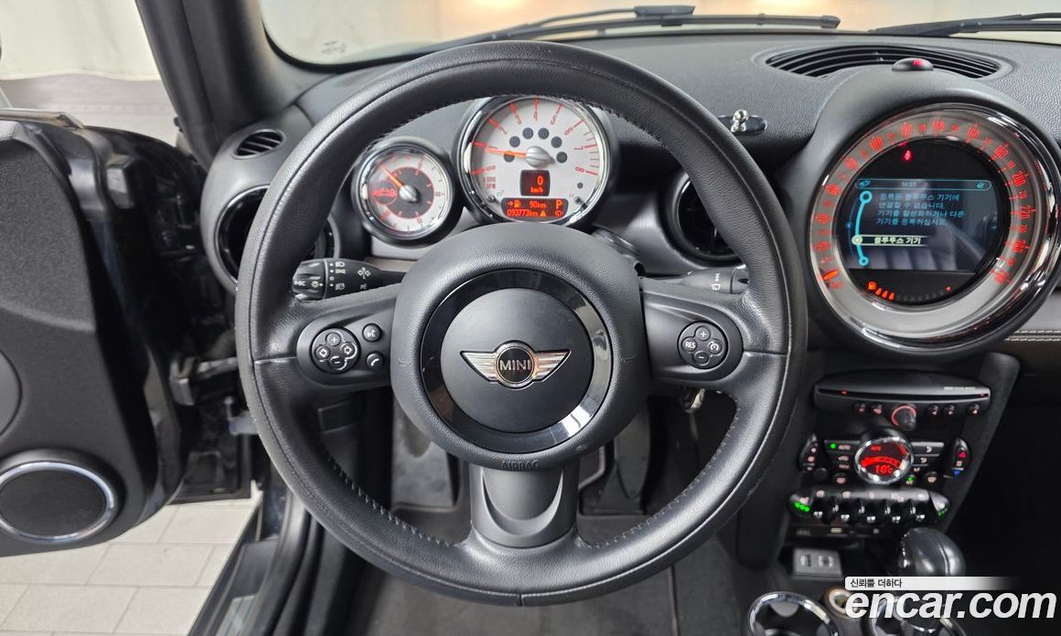 Mini Cooper Convertible фото 13