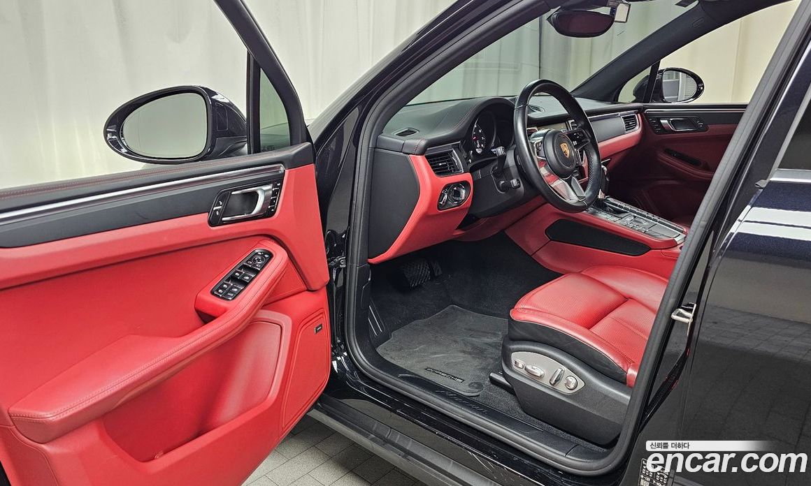 Porsche Macan фото 9