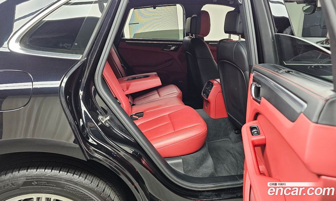 Porsche Macan фото 10