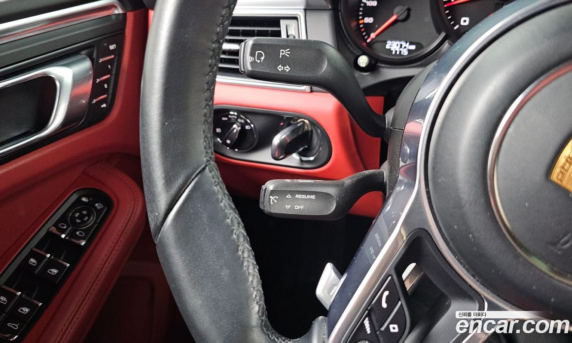 Porsche Macan фото 15