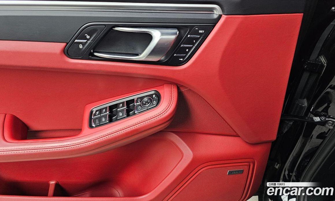 Porsche Macan фото 18
