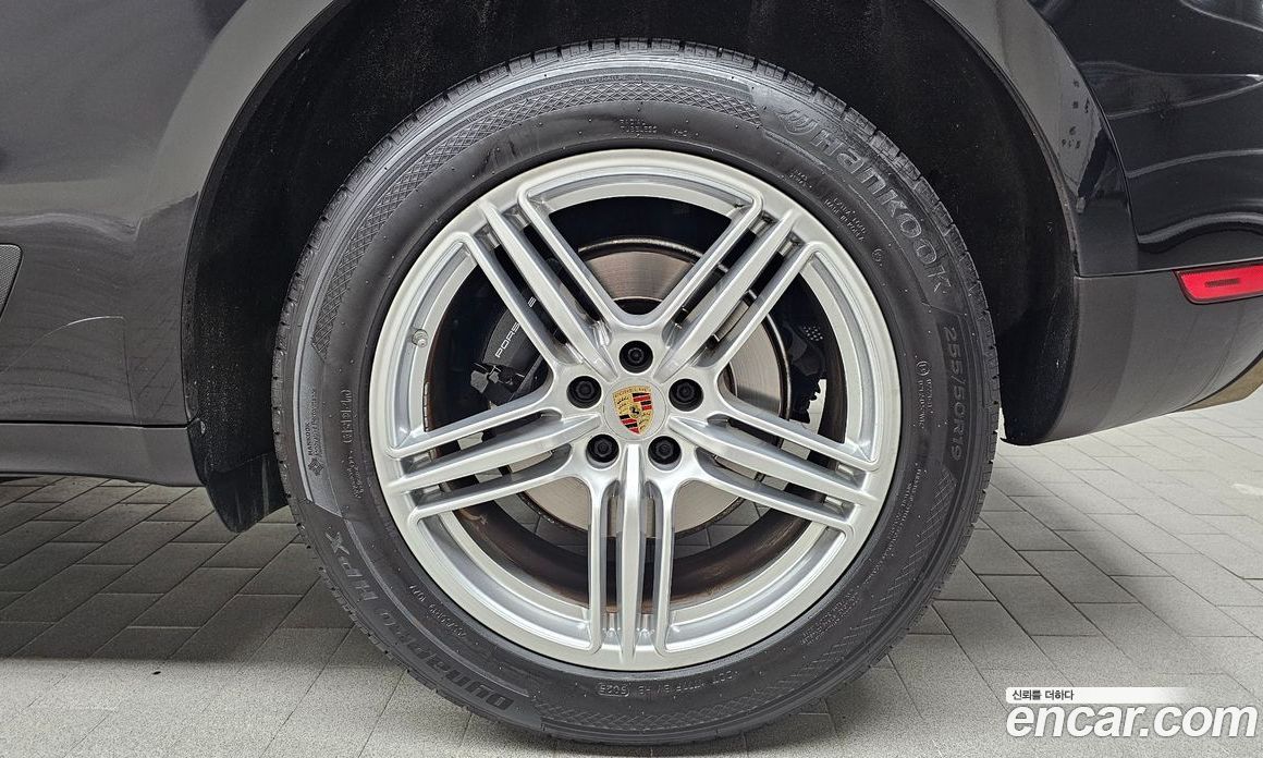 Porsche Macan фото 21