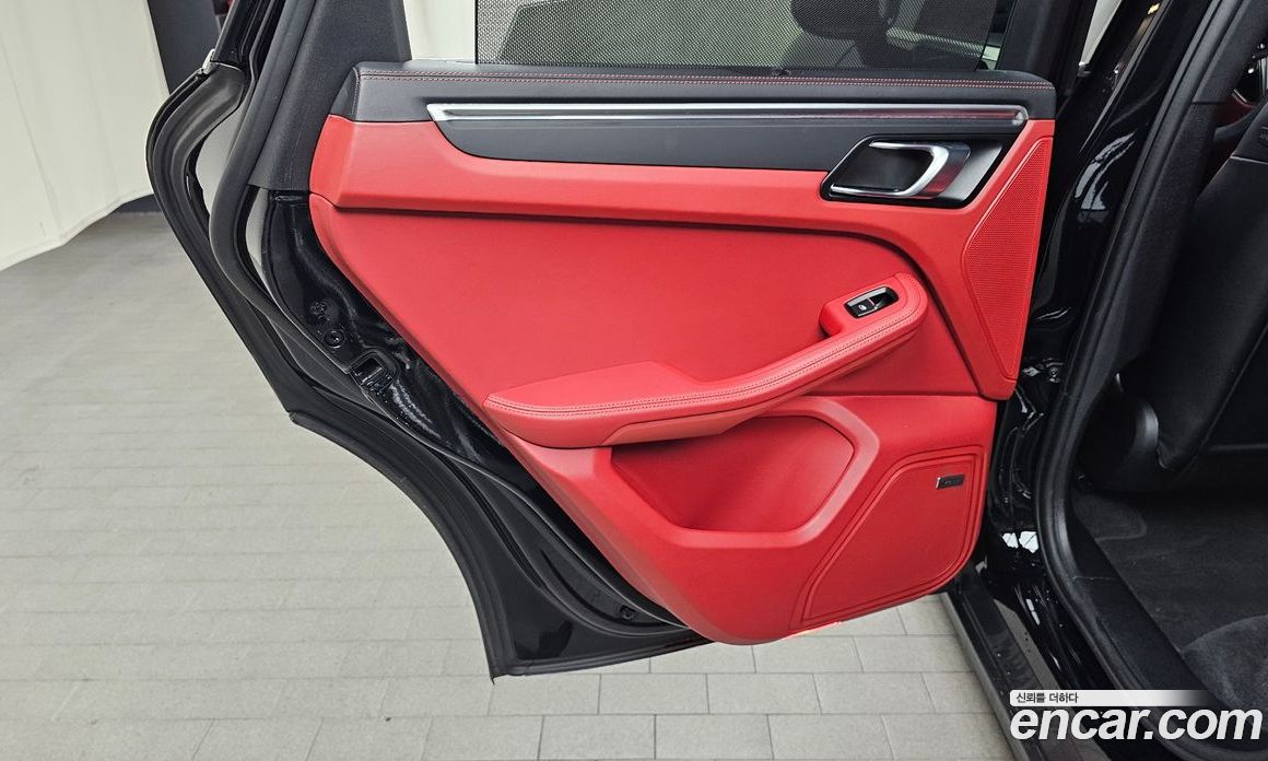 Porsche Macan фото 25