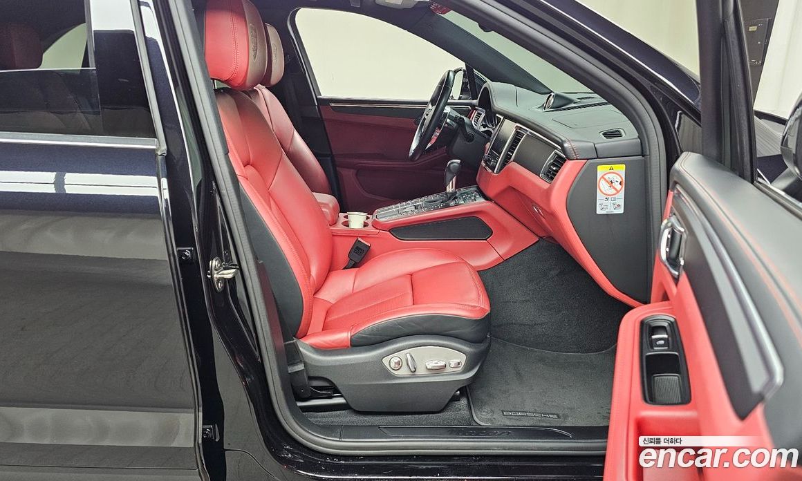 Porsche Macan фото 26