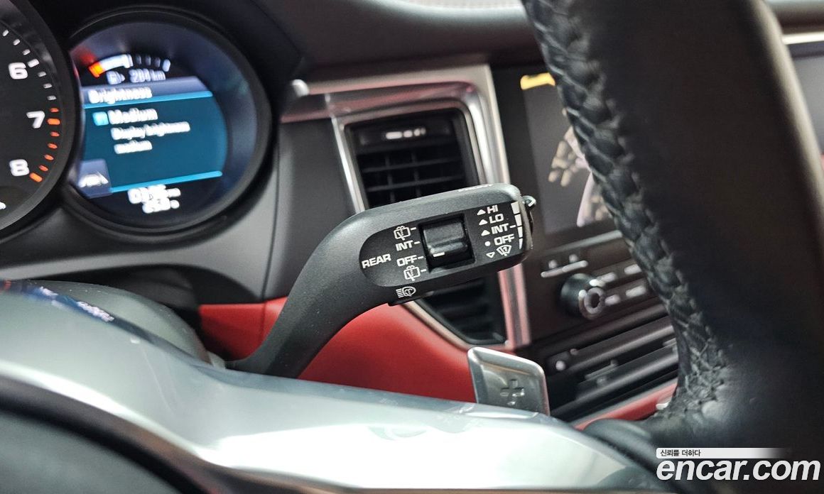 Porsche Macan фото 28