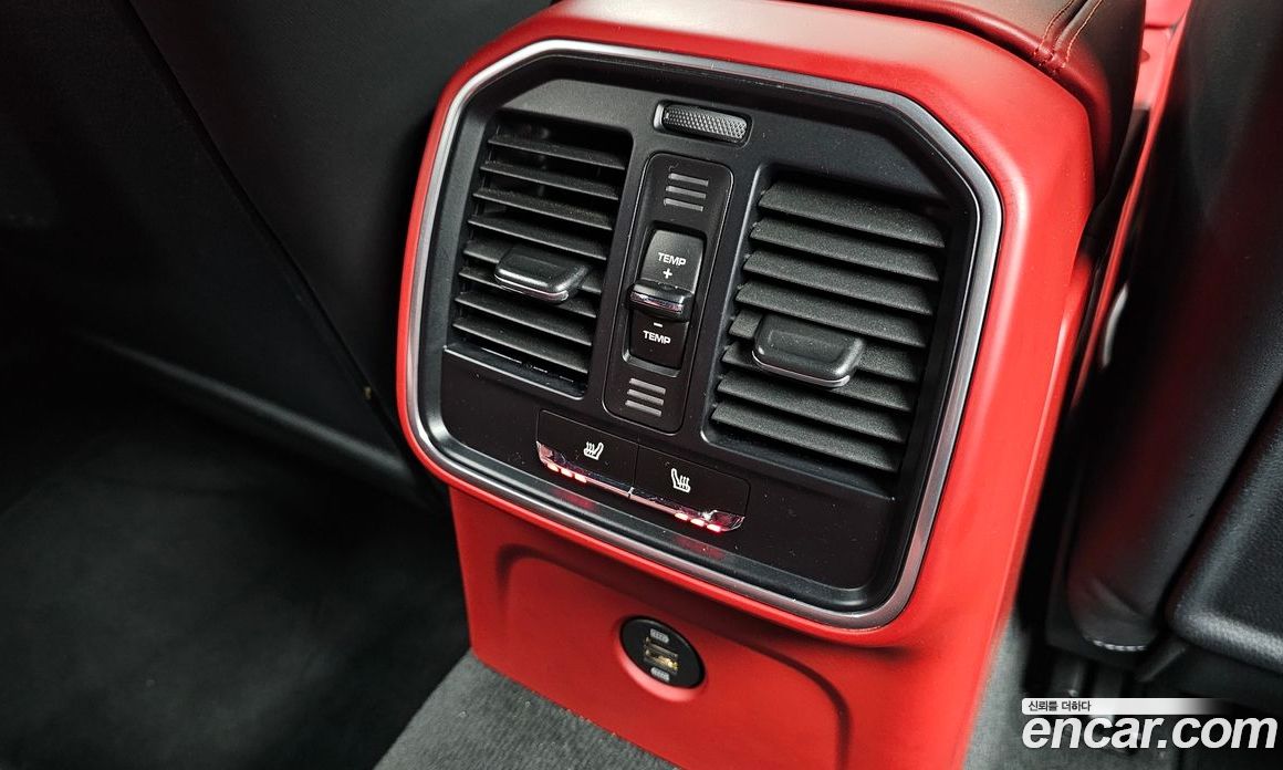 Porsche Macan фото 30