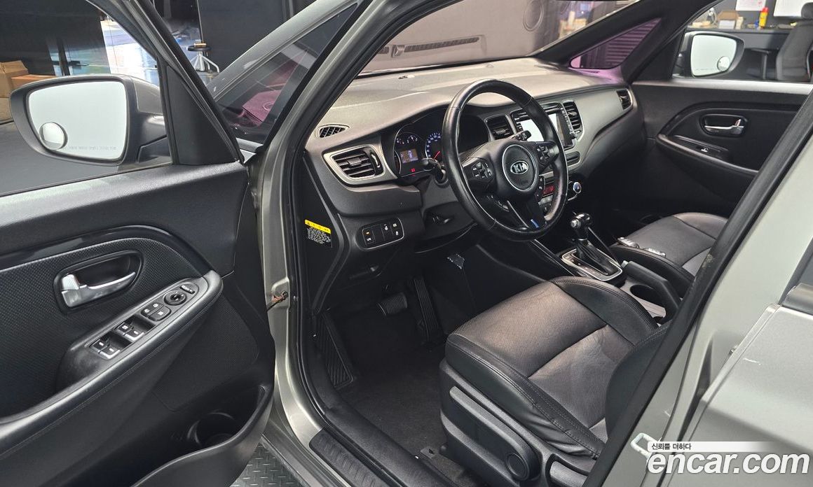 Kia Carens 3rd Gen фото 10