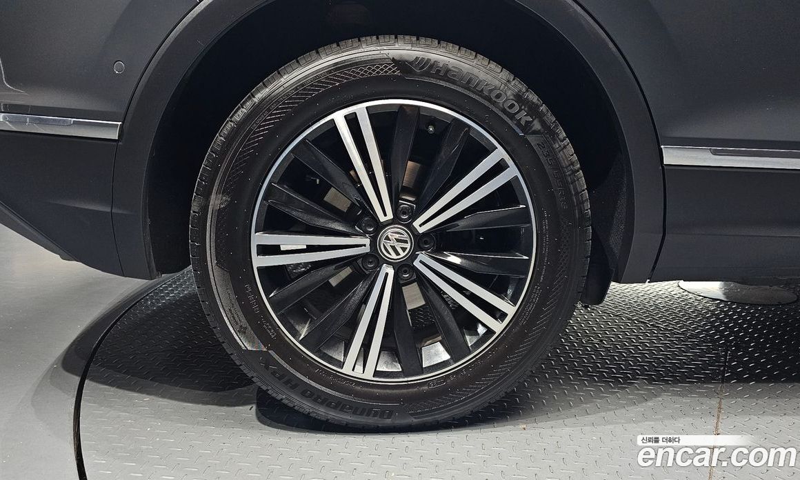Volkswagen Tiguan 2nd Gen фото 4