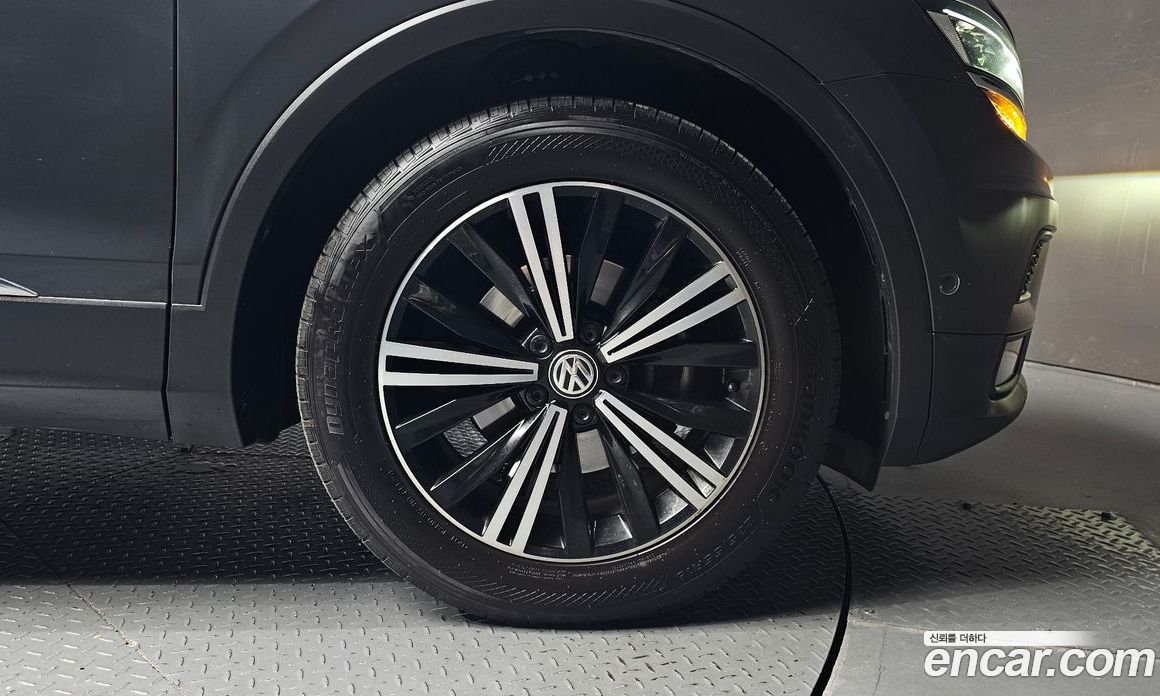 Volkswagen Tiguan 2nd Gen фото 21