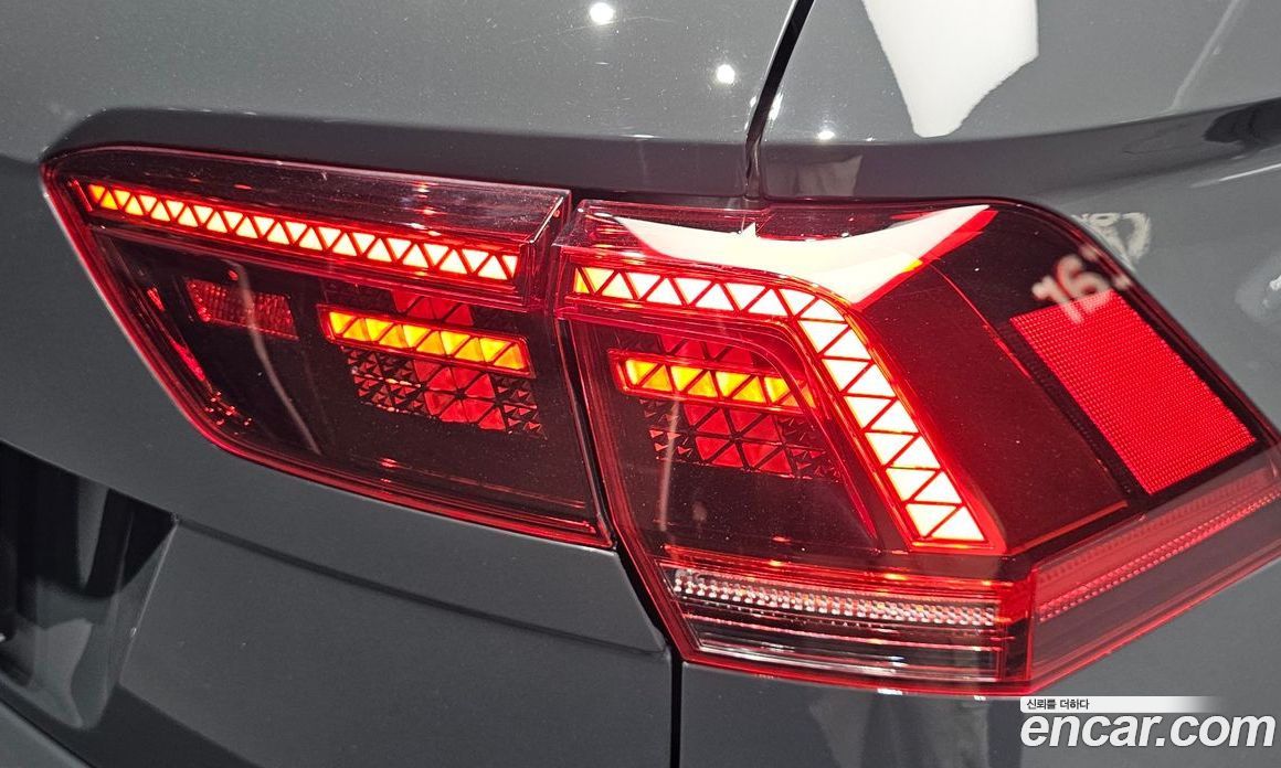 Volkswagen Tiguan 2nd Gen фото 23