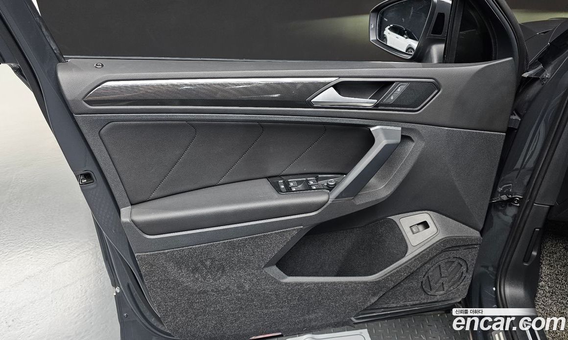 Volkswagen Tiguan 2nd Gen фото 24