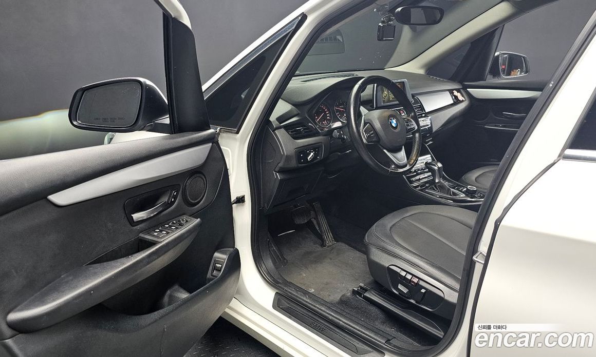 BMW 2-Series (F45) фото 10