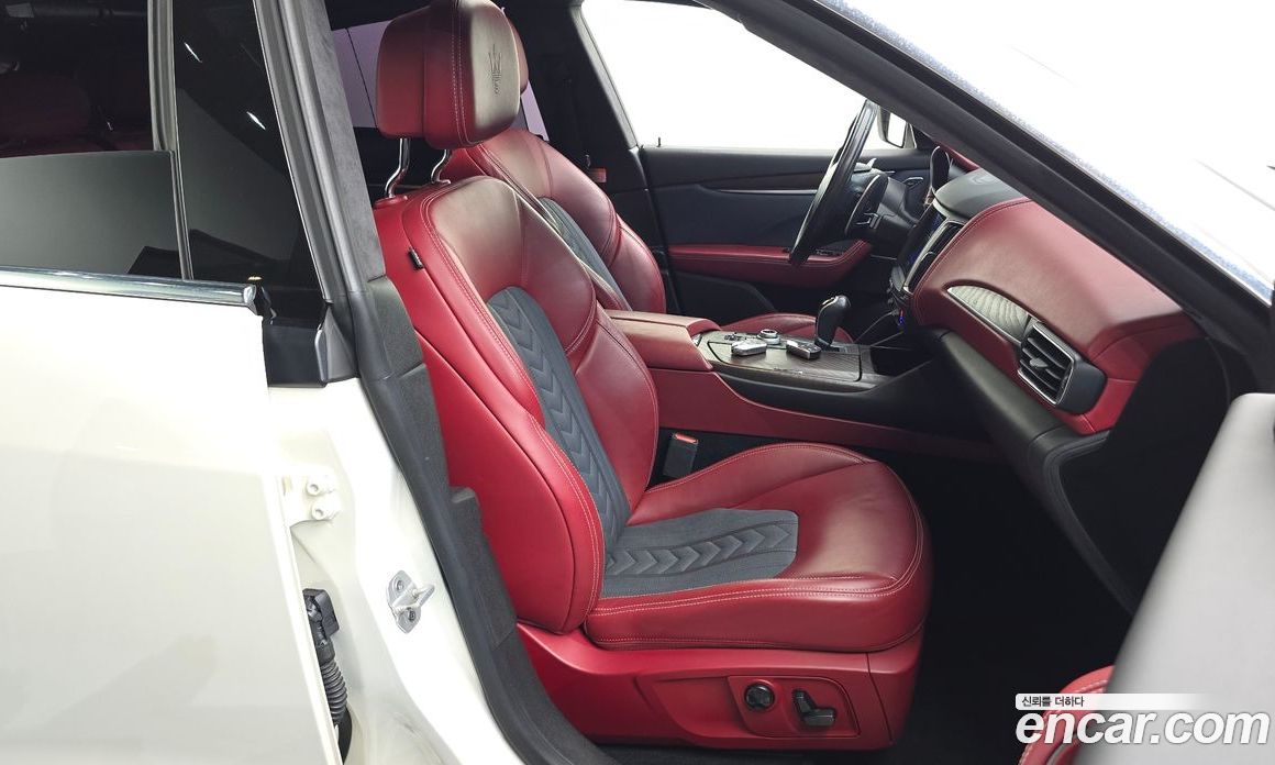 Maserati Levante фото 12