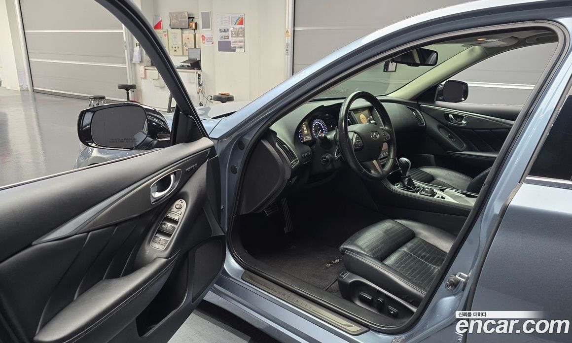 Infiniti Q50 фото 10