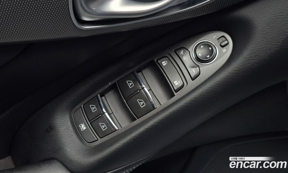 Infiniti Q50 фото 15