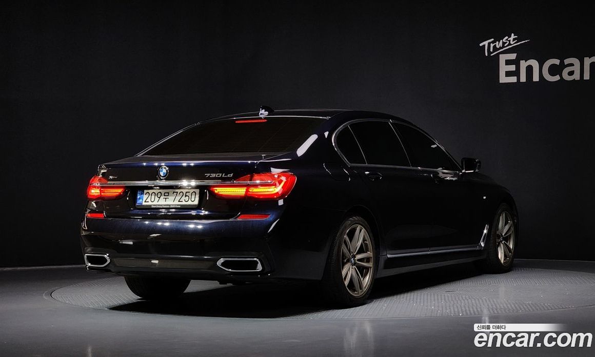 BMW 7-Series (G11) фото 2
