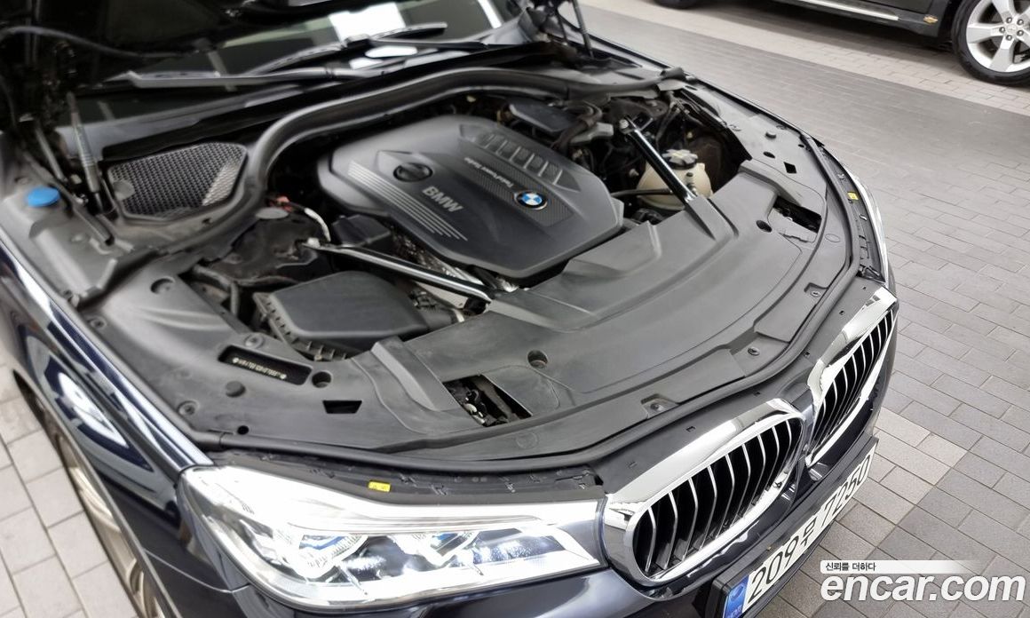 BMW 7-Series (G11) фото 6