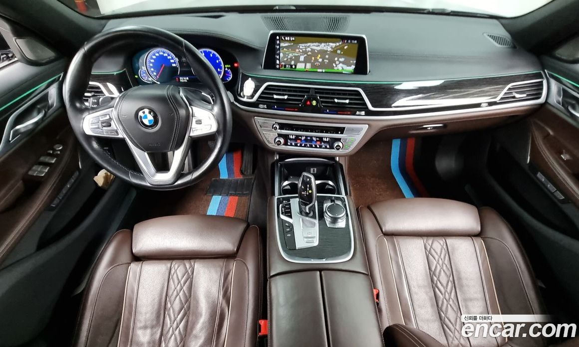 BMW 7-Series (G11) фото 7
