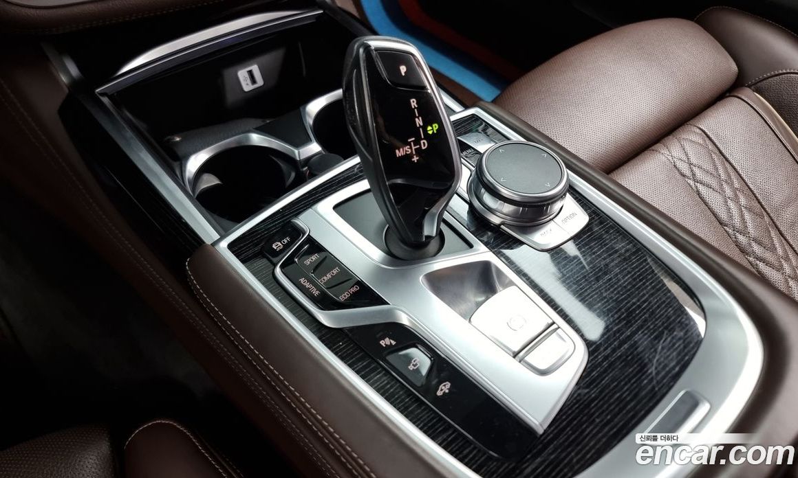 BMW 7-Series (G11) фото 9