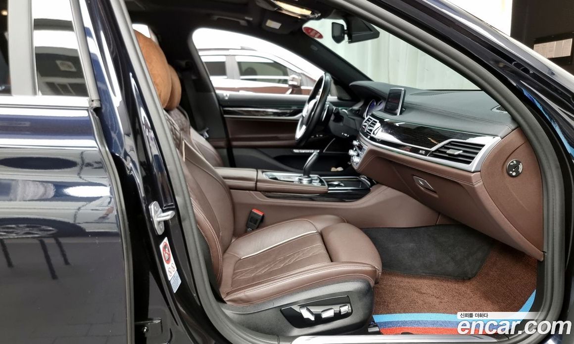 BMW 7-Series (G11) фото 11