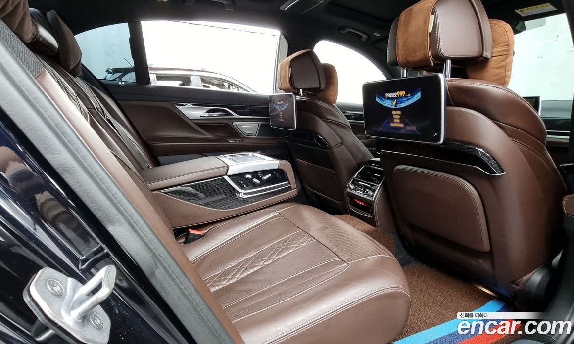 BMW 7-Series (G11) фото 12