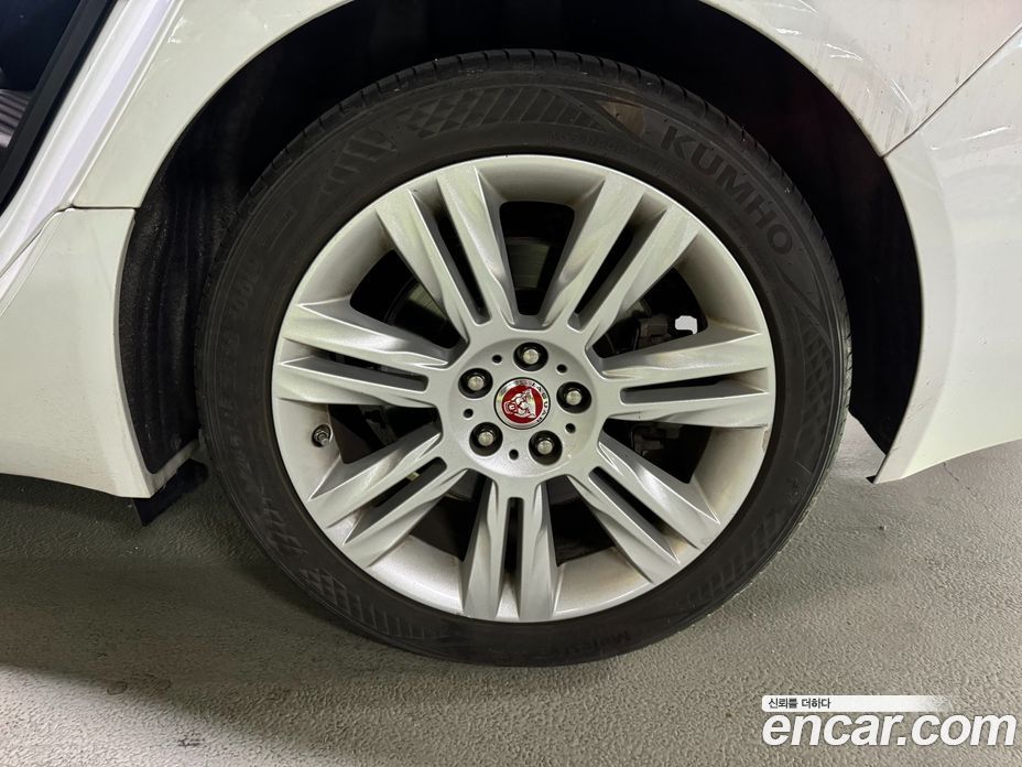 Jaguar XF (X260) фото 6